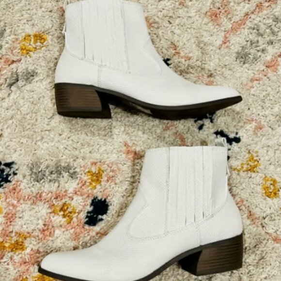 White Booties - Arula / Altar’d State Size 10 - Picture 1 of 10
